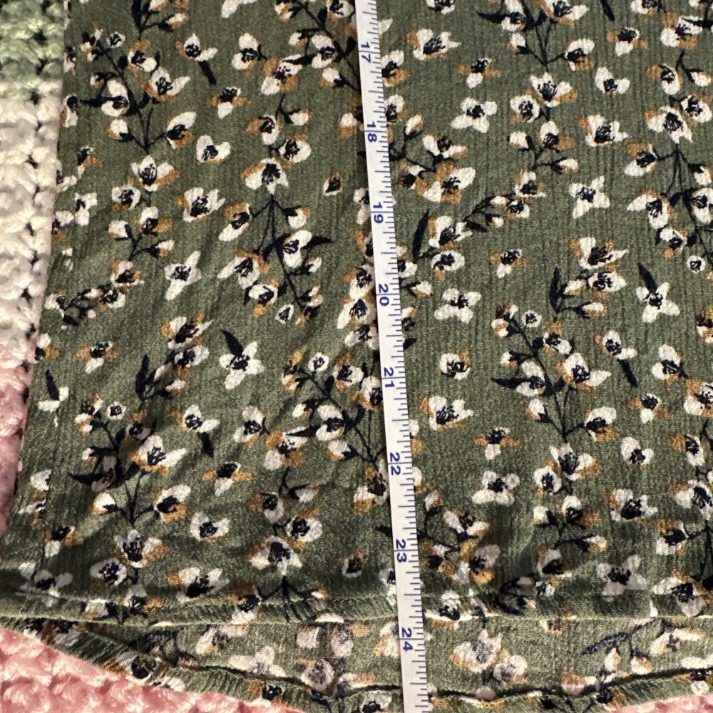 Monday Fun Green Floral Pleated Pullover 3/4 Sleeve V-Neck Blouse Size Small - Picture 11 of 16